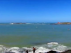 Powerful zoom in thong bikini girl !