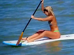 Powerful zoom in thong bikini girl !