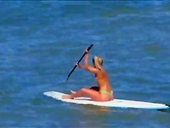 Powerful zoom in thong bikini girl !