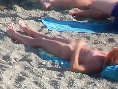 CHECK OUT THIS BLONDE WITH TIGHT BODY ENJOYS THE BEACH.