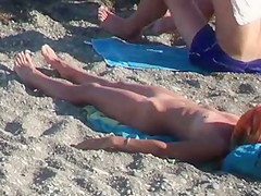 CHECK OUT THIS BLONDE WITH TIGHT BODY ENJOYS THE BEACH.