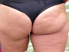 Bunda gostosa argentina na praia