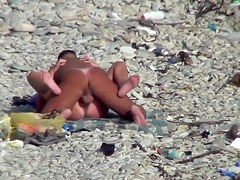 Voyeur. Guy with tanned ass fuck a woman at a public beach