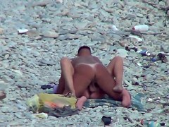 Voyeur. Guy with tanned ass fuck a woman at a public beach