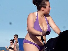 Candid MILF Huge Busty Beach Cleavage