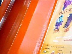 Loira gostosona pagando bundinha na praia - BR