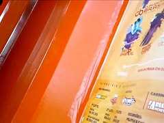 Loira gostosona pagando bundinha na praia - BR