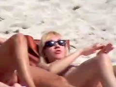 Beach babes - hidden cam