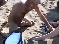 paja voyeur mirando en playa