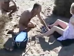 paja voyeur mirando en playa