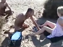 paja voyeur mirando en playa