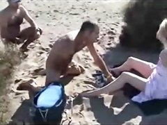 paja voyeur mirando en playa