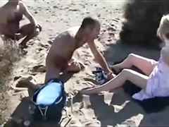 paja voyeur mirando en playa