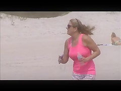hotty with nice bouncing jogging tits in slow motion