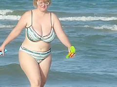 chubby mom spied on the beach