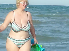 chubby mom spied on the beach