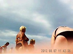 Russian mature on the beach! Amateur hidden cam!