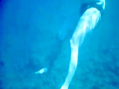Topless thick MILF under the water for voyeurs