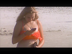 candid beach teen spy jiggly tits 21, smiles at cam