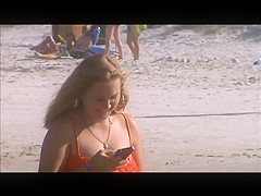 candid beach teen spy jiggly tits 21, smiles at cam