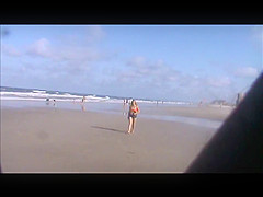 candid beach teen spy jiggly tits 21, smiles at cam