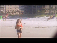 candid beach teen spy jiggly tits 21, smiles at cam