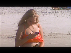 candid beach teen spy jiggly tits 21, smiles at cam