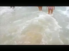 ellas querian ayudar al delfin
