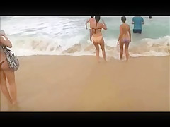 ellas querian ayudar al delfin