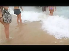 ellas querian ayudar al delfin