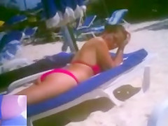 Elle aime regarder - Exhib a la plage