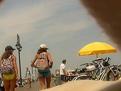 Couple o Teens Leavin' the Beach (Graz 15)