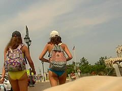 Couple o Teens Leavin' the Beach (Graz 15)