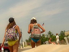 Couple o Teens Leavin' the Beach (Graz 15)
