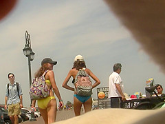 Couple o Teens Leavin' the Beach (Graz 15)