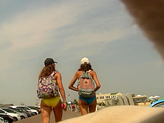 Couple o Teens Leavin' the Beach (Graz 15)