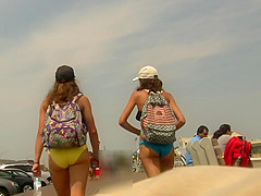 Couple o Teens Leavin' the Beach (Graz 15)