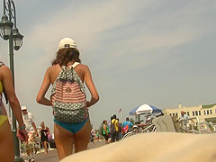 Couple o Teens Leavin' the Beach (Graz 15)