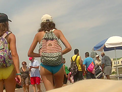 Couple o Teens Leavin' the Beach (Graz 15)