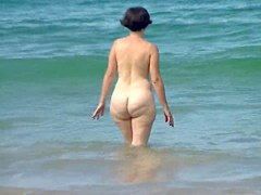 stunning pawg mature pear beach ass