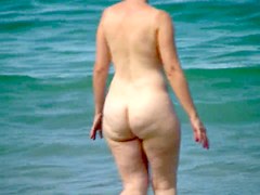 stunning pawg mature pear beach ass