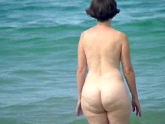stunning pawg mature pear beach ass