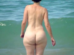 stunning pawg mature pear beach ass