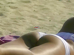 Aurelie et Sabrina a la plage avec une amie (pas de moi)