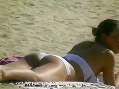 Aurelie et Sabrina a la plage avec une amie (pas de moi)