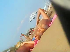 nudisti in spiaggia
