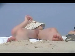 Caught Asian Girl on Nude Beach BVR