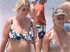 candid mature jiggly beach tits 64