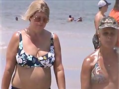 candid mature jiggly beach tits 64