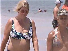 candid mature jiggly beach tits 64